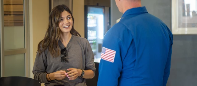 Potret Astrologi Gemini: Karakter dan Kepribadian Monica Barbaro